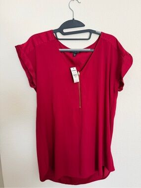 Express Women's Cranberry Zip-Front V-Neck Short Sleeve Blouse